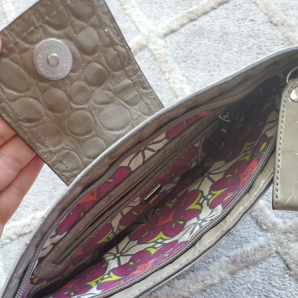 GUESS Clutch - Picture 2 of 3